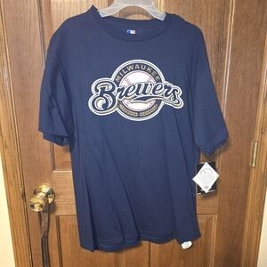 Classic Milwaukee Brewers Navy Blue T-Shirt NWT Large
